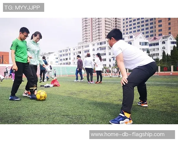 足球传球游戏的策略与技巧探讨提升团队配合与个人技术的最佳实践 足球传球游戏的策略与技巧探讨提升团队配合与个人技术的最佳实践